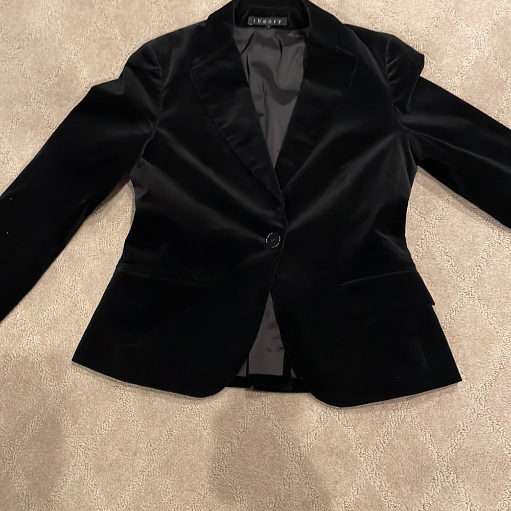 Theory black velvet blazer in size 4